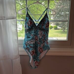 NWT Cupshe Women’s SZ M One piece floral swimsuit